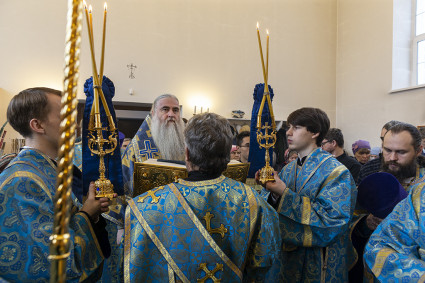 Божественная литургия во Введенском храме г. Саратова