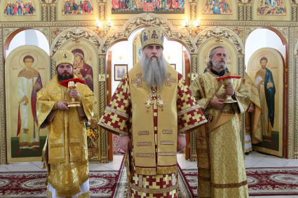 Божественная Литургия в храме святых первоверховных апостолов Петра и Павла г.Красноармейска