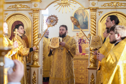 Митрополит Игнатий совершил Божественную литургию в храме Казанской иконы Божией Матери р.п. Татищево