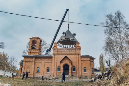 Освящены кресты и купола храма блаженной Ксении Петербургской пос. Красный Текстильщик