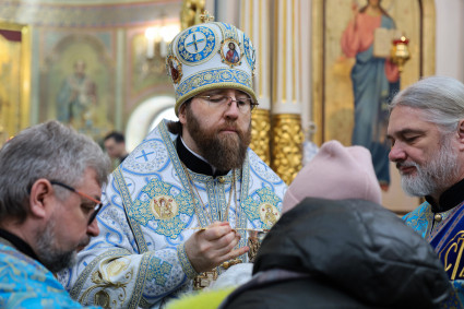Божественная литургия во Всехсвятском храме г. Саратова