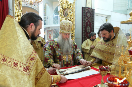 Божественная литургия в храме Всех святых, в земле Русской просиявших, г. Саратова