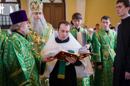 Божественная литургия в храме святого апостола и евангелиста Иоанна Богослова при СПДС