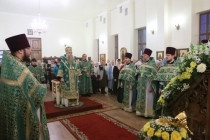 Божественная литургия на Архиерейском подворье — храме во имя преподобного Серафима Саровского г.Саратова