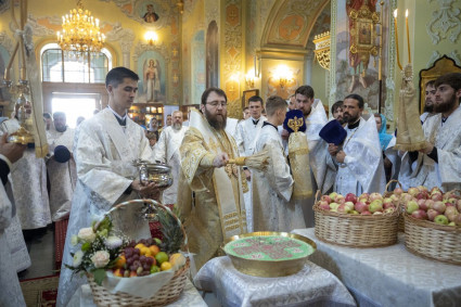 Митрополит Игнатий совершил Божественную литургию в Покровском соборе г. Саратова