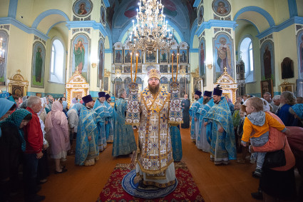 Митрополит Игнатий совершил Божественную литургию в Казанском храме г. Петровска