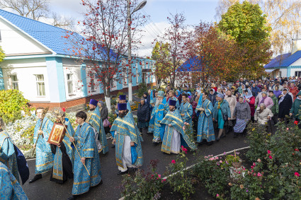 Божественная литургия в Покровском храме г. Петровска