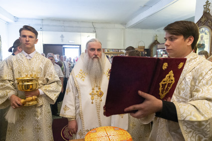 Божественная литургия в храме святителя Тихона Задонского г. Саратова