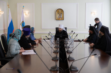 Состоялась встреча архиереев Саратовской митрополии с Уполномоченным по правам ребенка