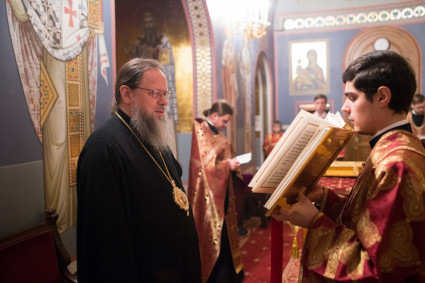 В саратовском кафедральном соборе Всенощное бдение совершил Митрополит Мелетий
