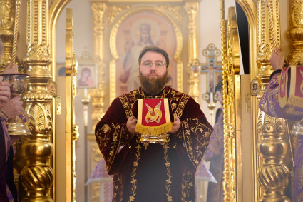 Митрополит Игнатий совершил Божественную литургию в храме Казанской иконы Божией Матери г. Саратова