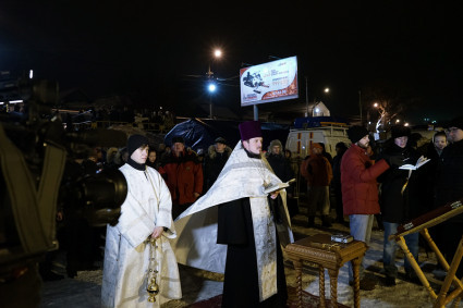 На реке Волга в поселке Затон города Саратова освятили крещенскую прорубь