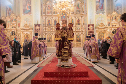 Митрополит Игнатий совершил Божественную литургию в Покровском соборе г. Саратова