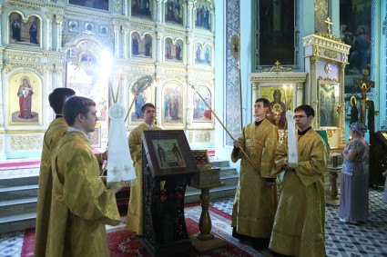 Божественная литургия в храме в честь Сошествия Святого Духа г. Саратова