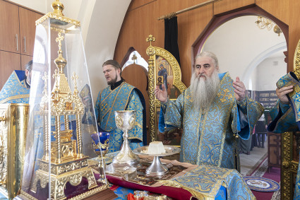 Божественная литургия в храме в честь иконы Божией Матери «Нечаянная Радость» г. Саратова
