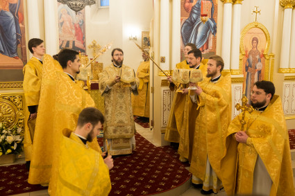 Митрополит Игнатий совершил Божественную литургию в соборном храме святителя Спиридона Тримифунтского г. Саратова