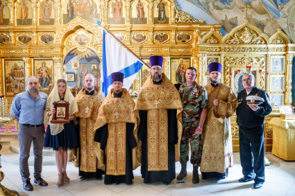Совершен чин освящения знамени для большого десантного корабля «Саратов»