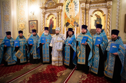 Митрополит Игнатий вручил клирикам Саратовской епархии богослужебно-иерархические награды