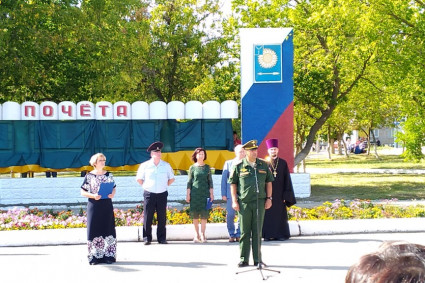 Священник принял участие в торжественном открытии Доски почёта