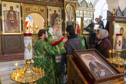 Божественная литургия на Архиерейском подворье – в храме в честь иконы Божией Матери «Утоли моя печали» г. Саратова