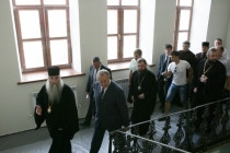 Губернатор В. Радаев и Митрополит Лонгин ознакомились с ходом ремонтных работ в здании семинарии