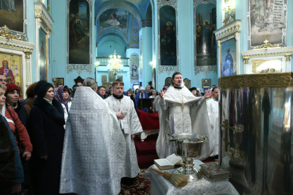 Божественная литургия в Духосошественском храме г. Саратова
