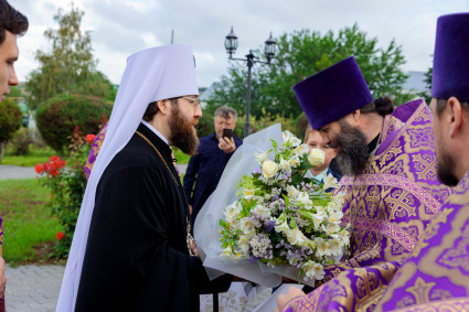 Митрополит Игнатий совершил Божественную литургию в храме Покрова Пресвятой Богородицы с. Белогорное