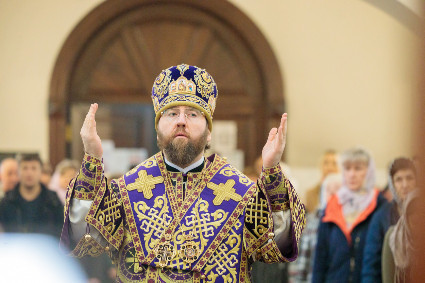Митрополит Игнатий совершил Божественную литургию в храме святителя Тихона, епископа Воронежского, Задонского чудотворца, г. Саратова