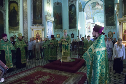 Всенощное бдение в храме в честь Сошествия Святого Духа г.Саратова
