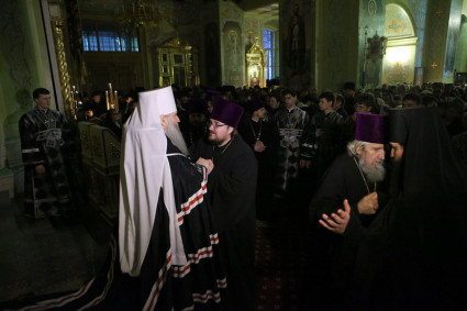 Вечерня с чином прощения в Покровском храме Саратова