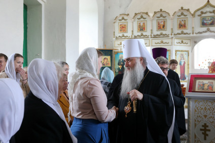 Божественная литургия в Свято-Никольском храме села Старая Лопуховка Аткарского района