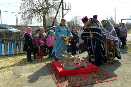 В храме в честь иконы Божией Матери «Всецарица» с. Калмантай освящены колокола