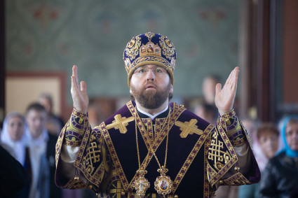 Митрополит Игнатий совершил Божественную литургию в Крестовоздвиженском храме г. Хвалынска
