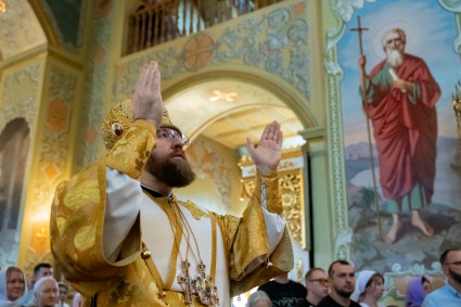 Митрополит Игнатий совершил Божественную литургию в Покровском соборе г. Саратова