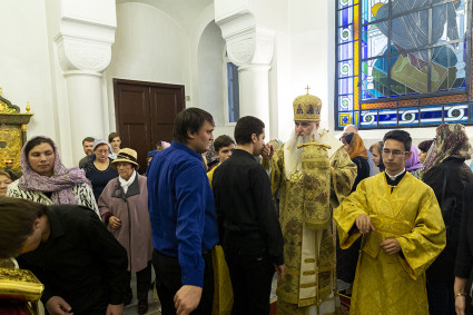 Всенощное бдение на Архиерейском подворье – в храме в честь иконы Божией Матери «Утоли моя печали» г. Саратова