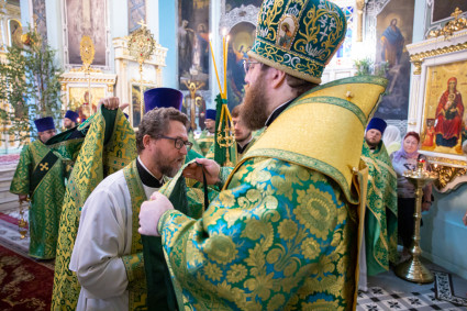 Митрополит Игнатий совершил Божественную литургию в Свято-Духовском соборе г. Саратова