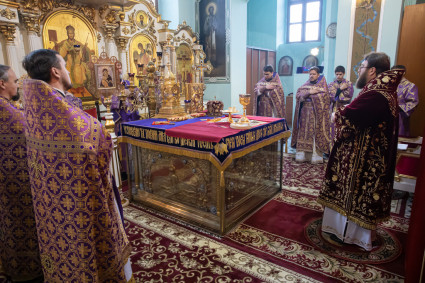 Митрополит Игнатий совершил Божественную Литургию в Свято-Духовском соборе г. Саратова