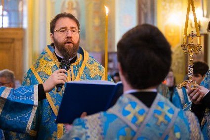 Митрополит Игнатий совершил утреню с чтением акафиста Пресвятой Богородице в Покровском соборе г. Саратова