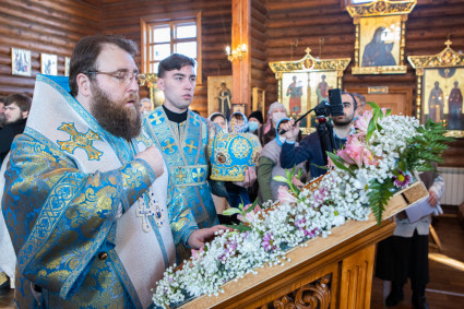 Митрополит Игнатий совершил Божественную литургию в храме в честь Сретения Господня г. Саратова