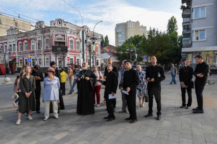 Студенты и сотрудники СПДС приняли участие в пешей экскурсии по городу