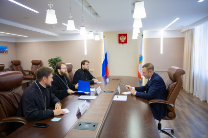Митрополит Игнатий встретился с губернатором Саратовской области Романом Бусаргиным