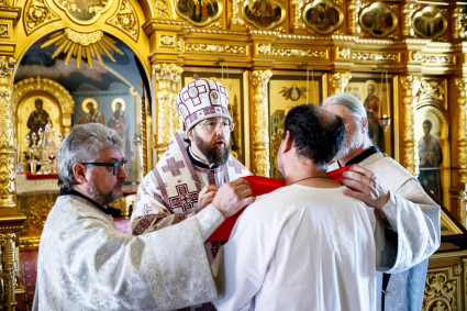 Митрополит Игнатий совершил Крещальную литургию в Свято-Троицком кафедральном соборе г. Саратова