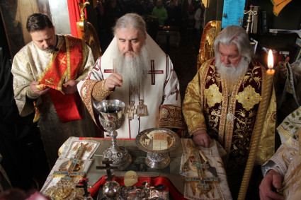 Божественная литургия в храме святителя Николая Чудотворца — Подворье Патриарха Московского и всея Руси в Софии и лития в крипте храма