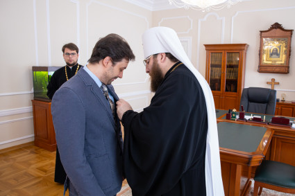 Митрополит Игнатий вручил награды за усердные труды на ниве духовного образования и просвещения