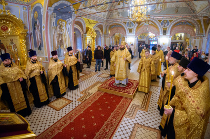 Митрополит Игнатий совершил всенощное бдение в Свято-Троицком кафедральном соборе г. Саратова