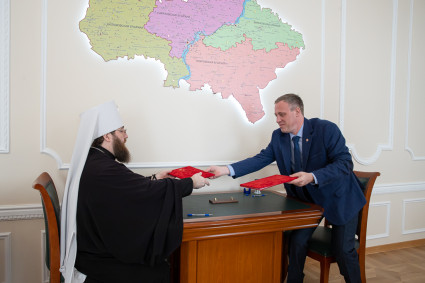 Подписано соглашение о сотрудничестве Саратовской епархии с региональным отделением Красного Креста