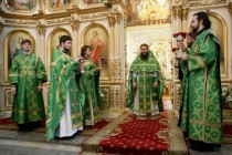 Божественная литургия в храме в честь Покрова Пресвятой Богородицы Саратова