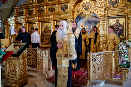 Молебен в Свято-Троицком кафедральном соборе г. Саратова