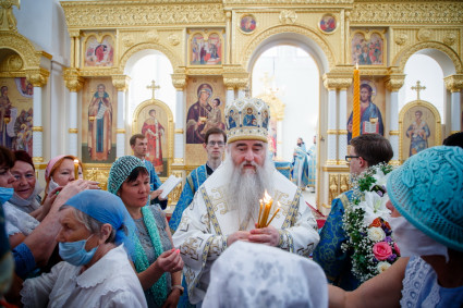 Митрополит Лонгин совершил Великое освящение храма в честь Тихвинской иконы Божией Матери