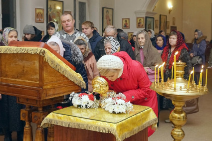 В храм в честь Рождества Христова г. Вольска доставлен ковчег с частицей святых мощей святителя Луки
